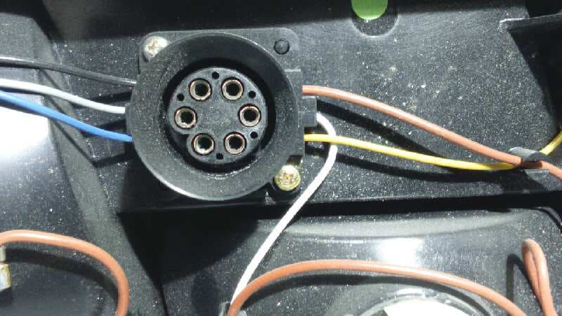 Recambio de PILOTO TRASERO DERECHO para BMW SERIE 7 (E32) referencia OEM IAM 1374026R 3