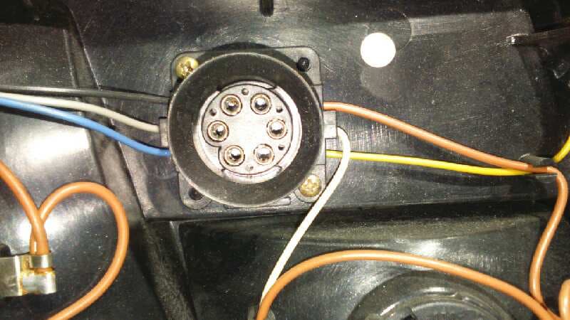 Recambio de PILOTO TRASERO DERECHO para BMW SERIE 7 (E32) referencia OEM IAM 1374042R 5