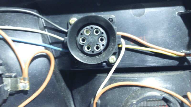 Recambio de PILOTO TRASERO DERECHO para BMW SERIE 7 (E32) referencia OEM IAM 1374042R 4