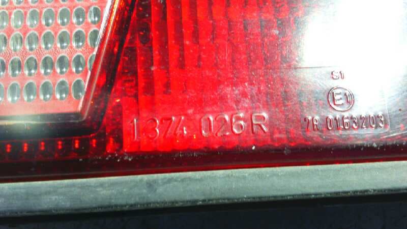 Recambio de PILOTO TRASERO DERECHO para BMW SERIE 7 (E32) referencia OEM IAM 1374042R 6