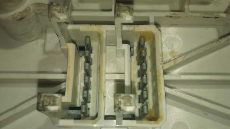 Recambio de PILOTO TRASERO IZQUIERDO para PEUGEOT 605 2.0 Turbo CAT RGY referencia OEM IAM 88024    - GRANATE 4