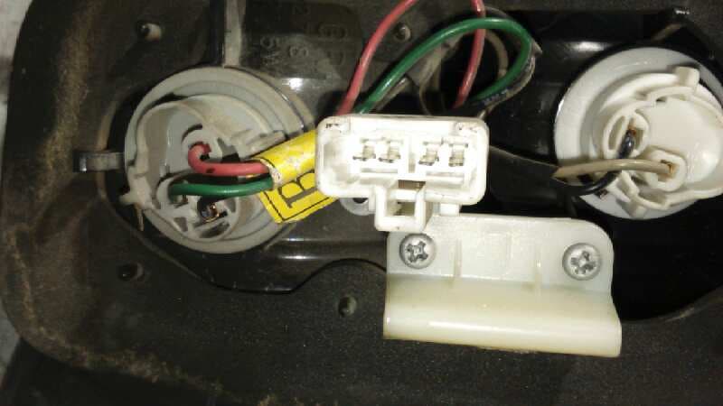 Recambio de PILOTO TRASERO IZQUIERDO para HYUNDAI H1 2.5 referencia OEM IAM 4