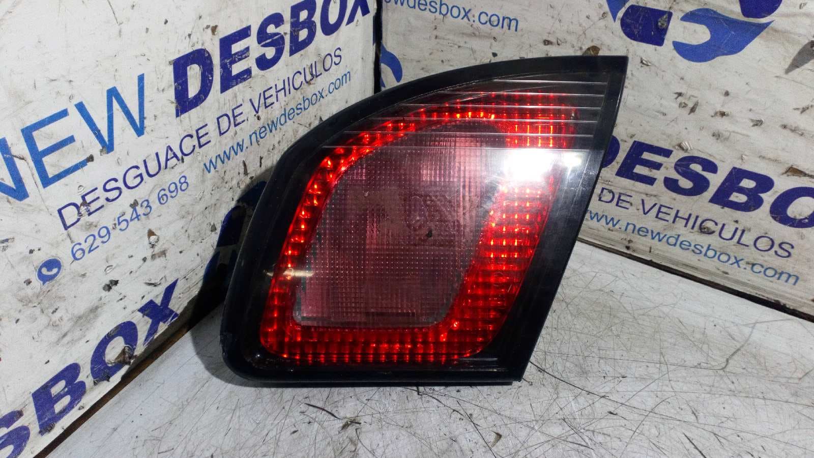Recambio de PILOTO PORTON DERECHO para NISSAN PRIMERA BERLINA (P11) referencia OEM IAM 265509F610