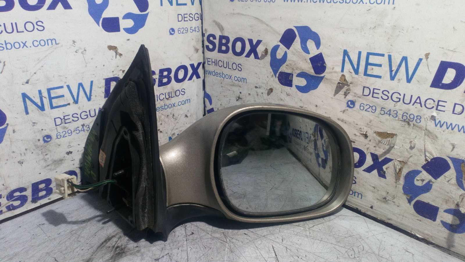 Recambio de RETROVISOR DERECHO para KIA CARNIVAL 2.9 referencia OEM IAM 022107