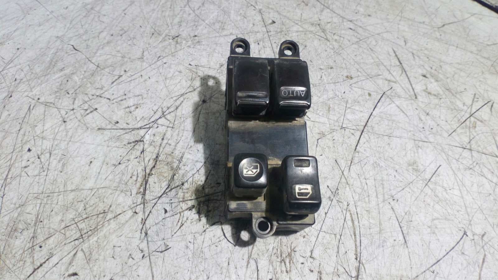 Recambio de MOTOR ELEVALUNAS DELANTERO IZQUIERDO para NISSAN ALMERA (N16/E) 1.5 16V CAT QG15 referencia OEM IAM QG15   - VERDE