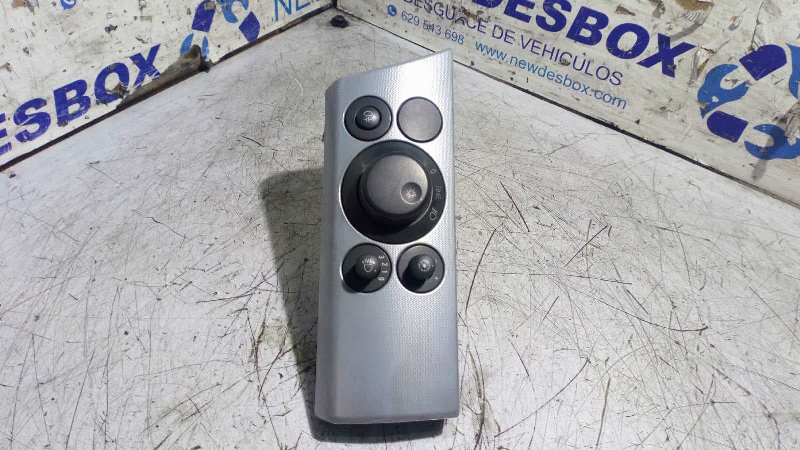 Recambio de MANDO LUCES para OPEL ASTRA H Z19DT  referencia OEM IAM 13100136