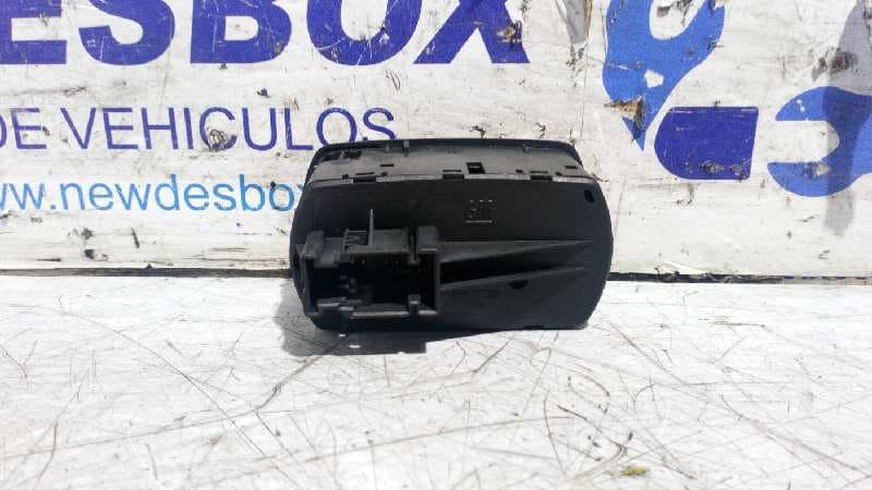 Recambio de MANDO ELEVALUNAS DELANTERO IZQUIERDO para OPEL CORSA D A13DTC referencia OEM IAM 13258521AA   - GRIS 2