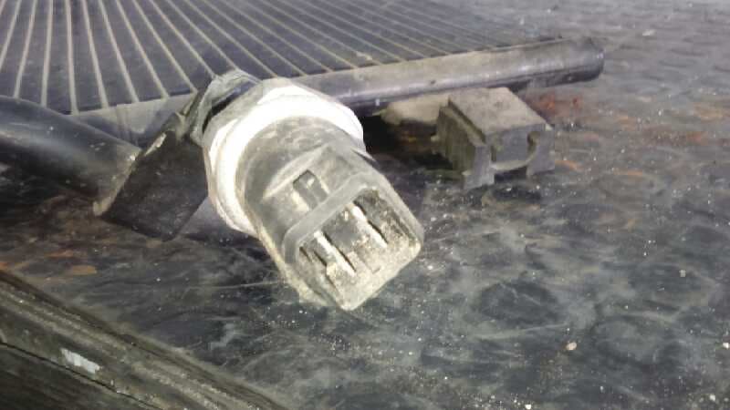 Recambio de CONDENSADOR / RADIADOR  AIRE ACONDICIONADO para AUDI A4 BERLINA (B5) 2.4 AGA referencia OEM IAM 8D0260403H   - GRIS 2