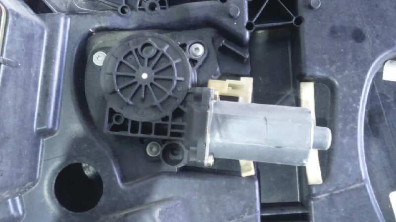 Recambio de MOTOR ELEVALUNAS DELANTERO DERECHO para FORD FIESTA (CBK) referencia OEM IAM