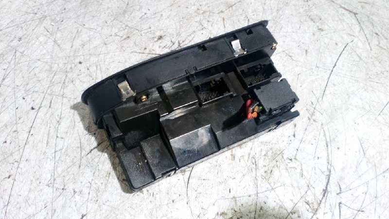 Recambio de MANDO ELEVALUNAS DELANTERO IZQUIERDO para BMW SERIE 5 BERLINA (E39) 2.0 16V Diesel CAT 204D1      referencia OEM IAM 6904306   - PLATA 2