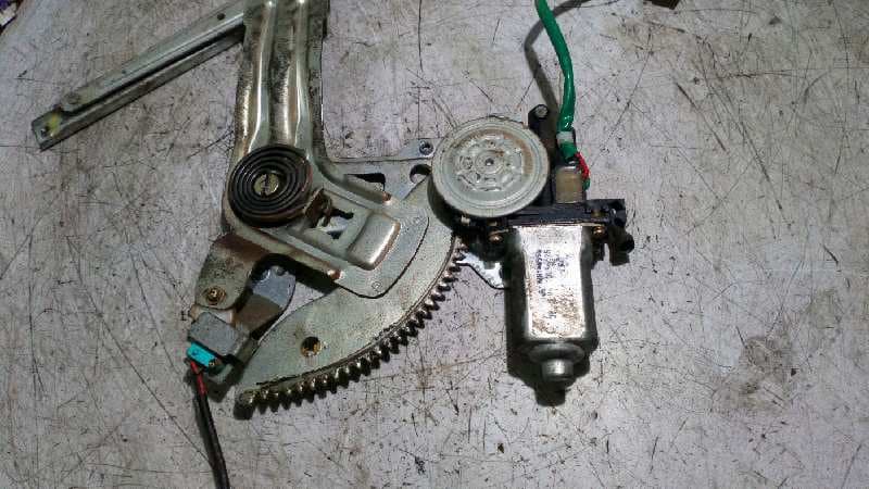 Recambio de ELEVALUNAS DELANTERO DERECHO para MITSUBISHI MONTERO (V60/V70) 4D56T referencia OEM IAM MR144596 4