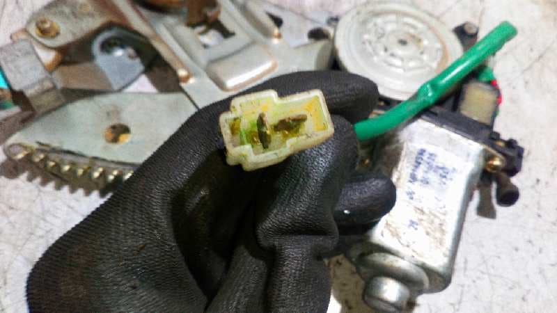 Recambio de ELEVALUNAS DELANTERO DERECHO para MITSUBISHI MONTERO (V60/V70) 4D56T referencia OEM IAM MR144596 5