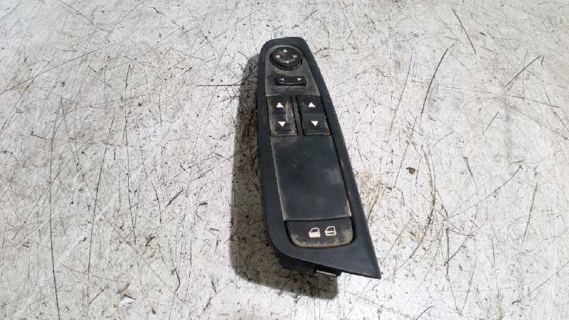 Recambio de MANDO ELEVALUNAS DELANTERO IZQUIERDO para FIAT STILO (192) 1.6 16V 182B6000 referencia OEM IAM B569   - BLANCO