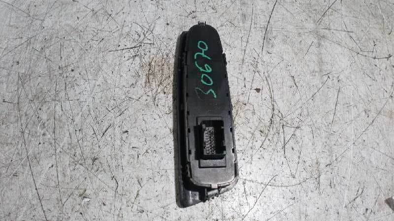 Recambio de MANDO ELEVALUNAS DELANTERO IZQUIERDO para FIAT STILO (192) 1.6 16V 182B6000 referencia OEM IAM B569   - BLANCO 3