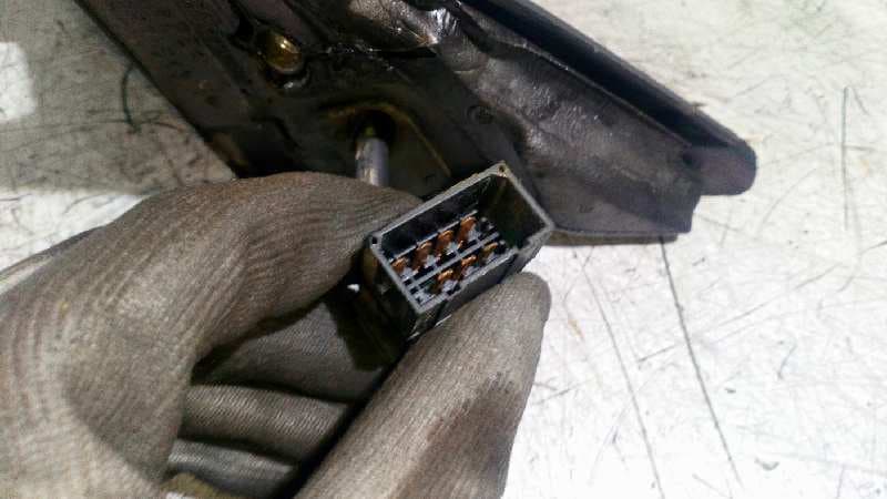 Recambio de RETROVISOR IZQUIERDO para AUDI A4 BERLINA (8E) 2.5 V6 24V TDI AFB referencia OEM IAM 8D0857548   - PLATA 4