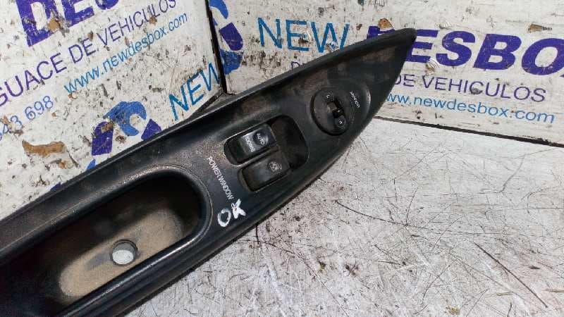 Recambio de MANDO ELEVALUNAS DELANTERO IZQUIERDO para HYUNDAI H 1 H  1  Furg.caja cerr.c. puerta 4BF referencia OEM IAM 620W02310   - GRIS 6