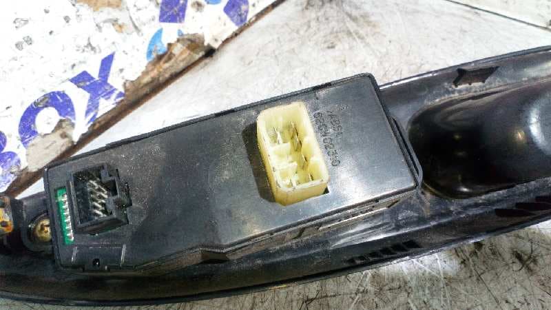 Recambio de MANDO ELEVALUNAS DELANTERO IZQUIERDO para HYUNDAI H 1 H  1  Furg.caja cerr.c. puerta 4BF referencia OEM IAM 620W02310   - GRIS 2