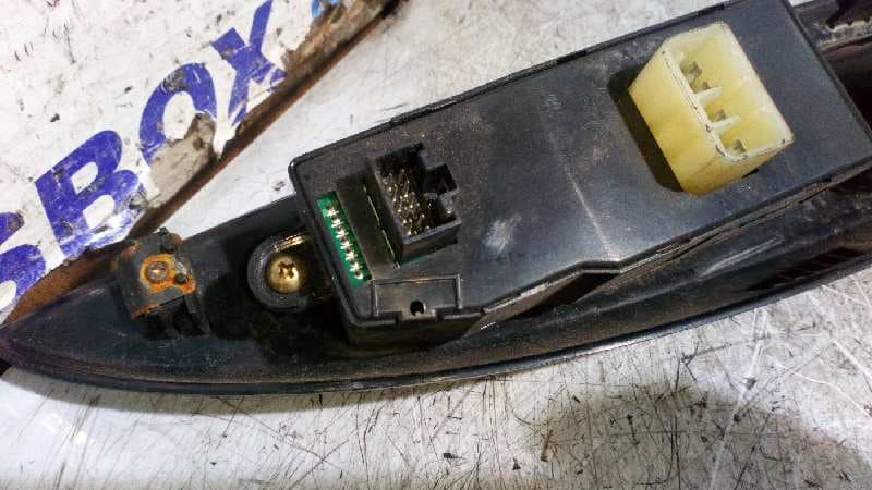Recambio de MANDO ELEVALUNAS DELANTERO IZQUIERDO para HYUNDAI H 1 H  1  Furg.caja cerr.c. puerta 4BF referencia OEM IAM 620W02310   - GRIS 5