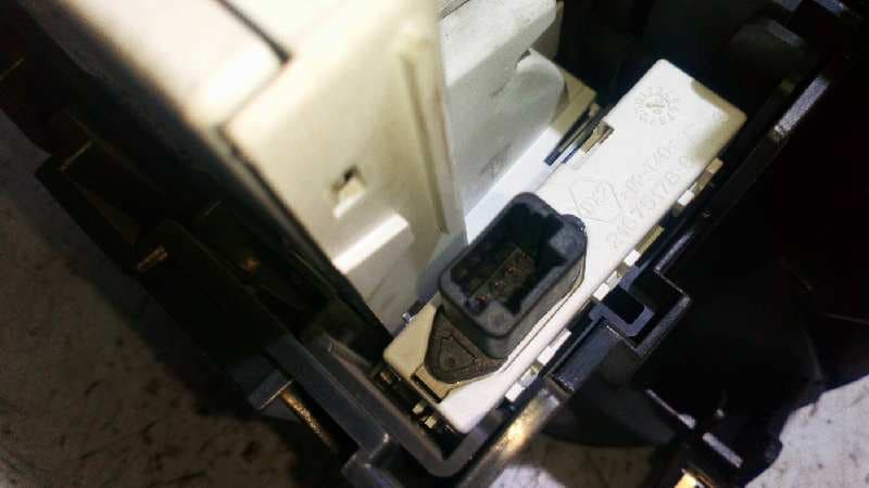 Recambio de PANTALLA MULTIFUNCION para RENAULT LAGUNA II (BG0) referencia OEM IAM 8200285177 3
