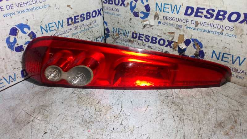 Recambio de PILOTO TRASERO IZQUIERDO para FORD FIESTA (CBK) 1.4 TDCi CAT F6JB referencia OEM IAM 10876   - ROJO