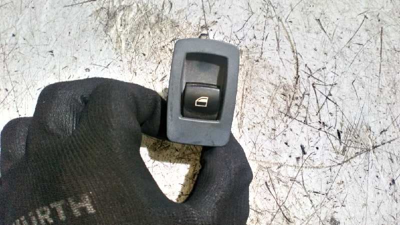 Recambio de MANDO ELEVALUNAS TRASERO DERECHO para BMW SERIE 1 BERLINA (E81/E87) 2.0 16V Diesel CAT M47T2 referencia OEM IAM 6970259   - GRIS