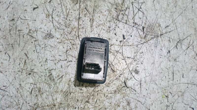 Recambio de MANDO ELEVALUNAS TRASERO IZQUIERDO para BMW SERIE 1 BERLINA (E81/E87) 2.0 16V Diesel CAT M47T2 referencia OEM IAM 6970259   - GRIS 2