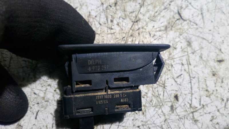 Recambio de MANDO ELEVALUNAS TRASERO IZQUIERDO para BMW SERIE 1 BERLINA (E81/E87) 2.0 16V Diesel CAT M47T2 referencia OEM IAM 6970259   - GRIS 3