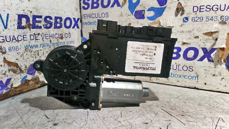 Recambio de MOTOR ELEVALUNAS TRASERO IZQUIERDO para VOLKSWAGEN TOUAREG (7LA) TDI R5 BAC referencia OEM IAM 7L0959703   - NEGRO 4