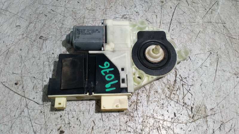 Recambio de MOTOR ELEVALUNAS DELANTERO DERECHO para CITROEN C4 BERLINA 1.6 HDi CAT (9HY / DV6TED4) 9HZDV6TED4 referencia OEM IAM 9681574880   - NEGRO 4