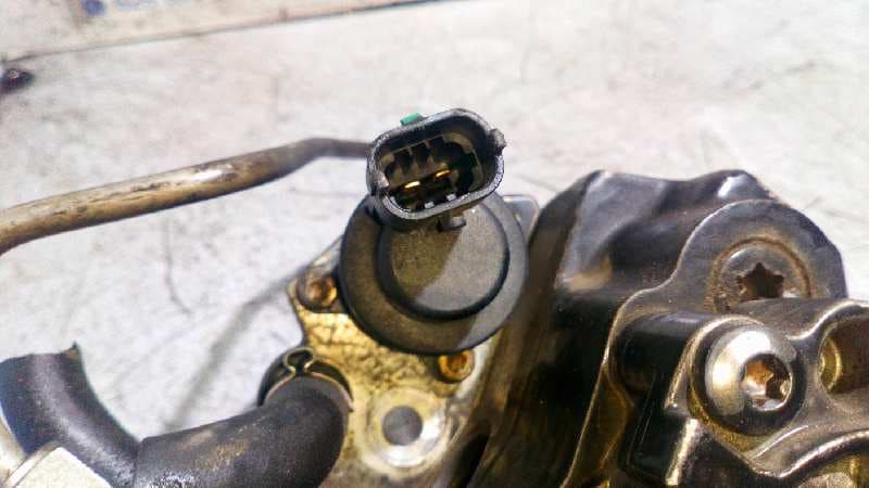 Recambio de BOMBA INYECCION para VOLVO S60 BERLINA 2.4 D D5244T referencia OEM IAM 8689590   - GRIS 2