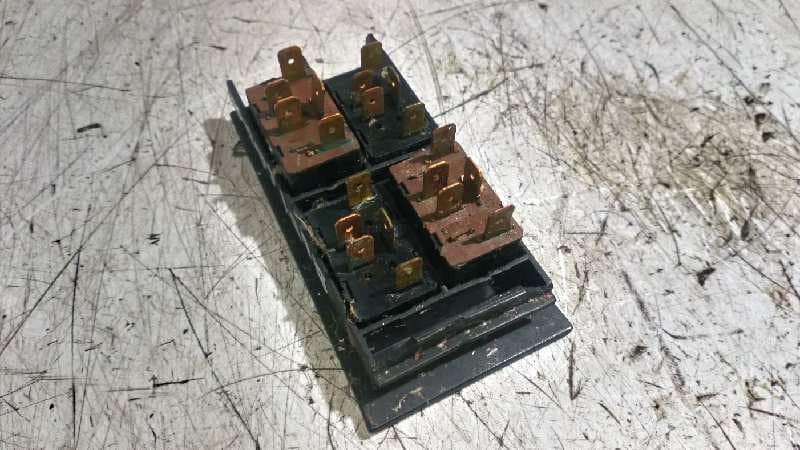 Recambio de MANDO ELEVALUNAS DELANTERO IZQUIERDO para AUDI 80/90 (893) referencia OEM IAM 2