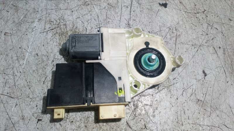 Recambio de MOTOR ELEVALUNAS DELANTERO DERECHO para PEUGEOT 307 BERLINA (S2) referencia OEM IAM 0536010901