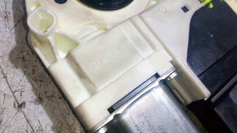 Recambio de MOTOR ELEVALUNAS DELANTERO DERECHO para PEUGEOT 307 BERLINA (S2) referencia OEM IAM 0536010901 4