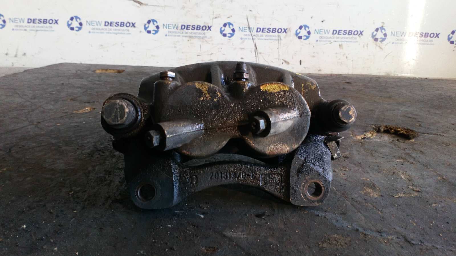 Recambio de PINZA DE FRENO DELANTERA DERECHA para RENAULT MASTER COMBI DESDE '98 2.2 Diesel G9U720 referencia OEM IAM 201317   - BLANCO
