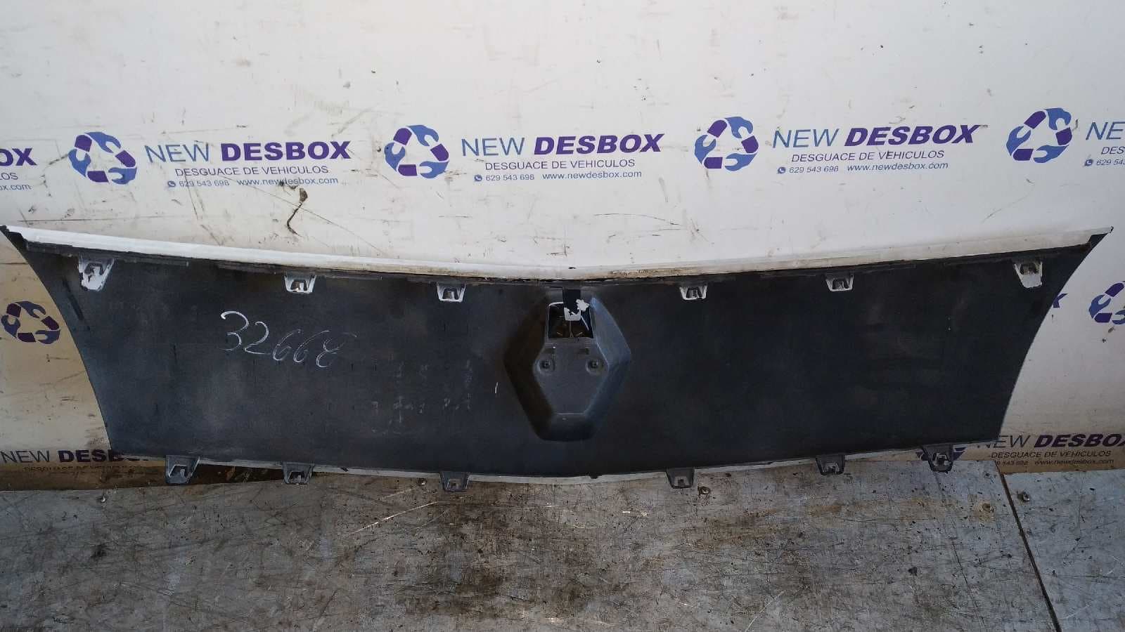 Recambio de REJILLA DELANTERA para RENAULT KANGOO K9K B8 referencia OEM IAM    - BLANCO 3