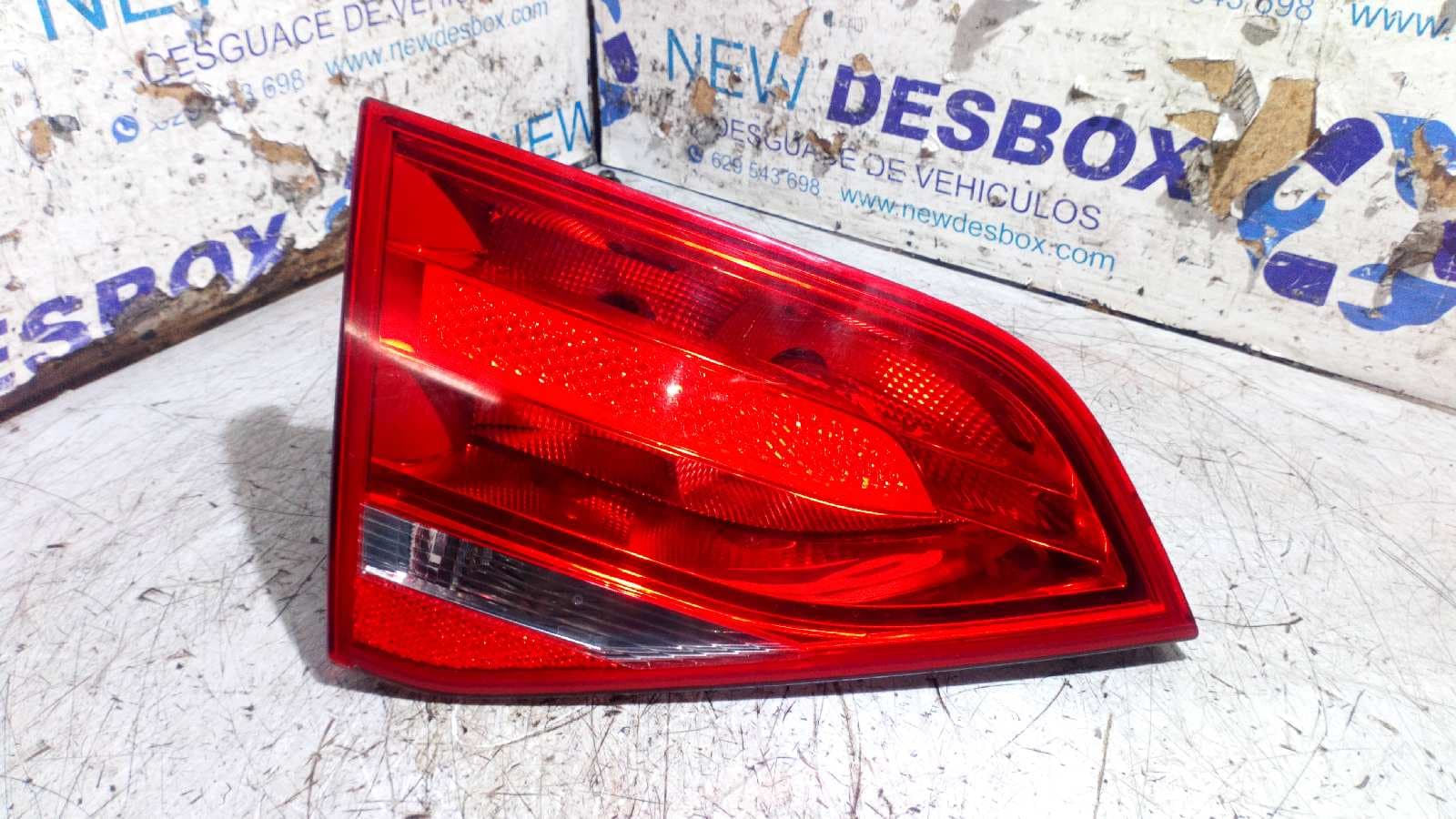 Recambio de PILOTO PORTON IZQUIERDO para AUDI A4 BER. (B8) Basis CAG referencia OEM IAM 166973   - NEGRO