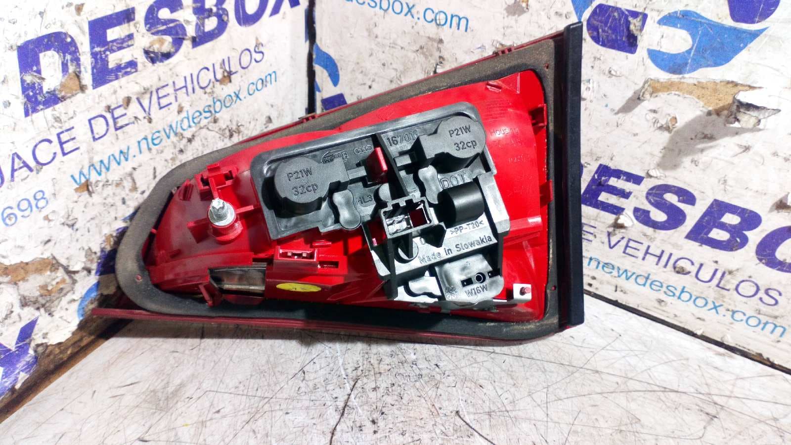 Recambio de PILOTO PORTON IZQUIERDO para AUDI A4 BER. (B8) Basis CAG referencia OEM IAM 166973   - NEGRO 2