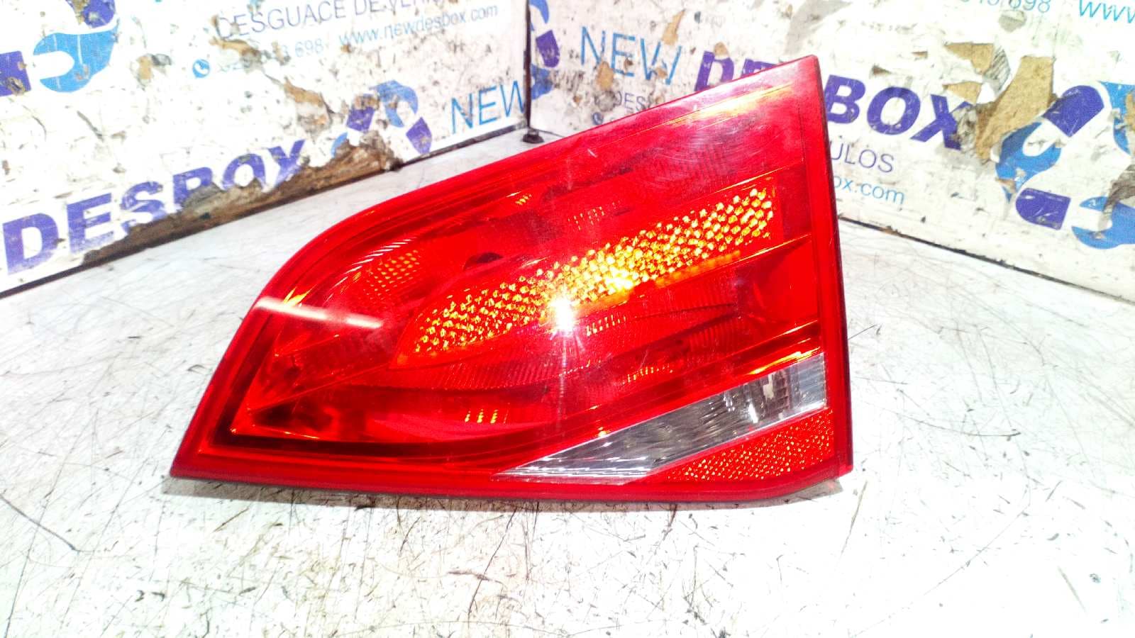 Recambio de PILOTO PORTON DERECHO para AUDI A4 BER. (B8) Basis CAG referencia OEM IAM 166974   - NEGRO