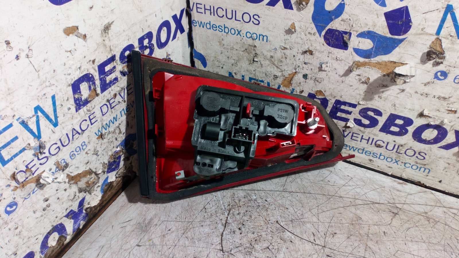 Recambio de PILOTO PORTON DERECHO para AUDI A4 BER. (B8) Basis CAG referencia OEM IAM 166974   - NEGRO 3