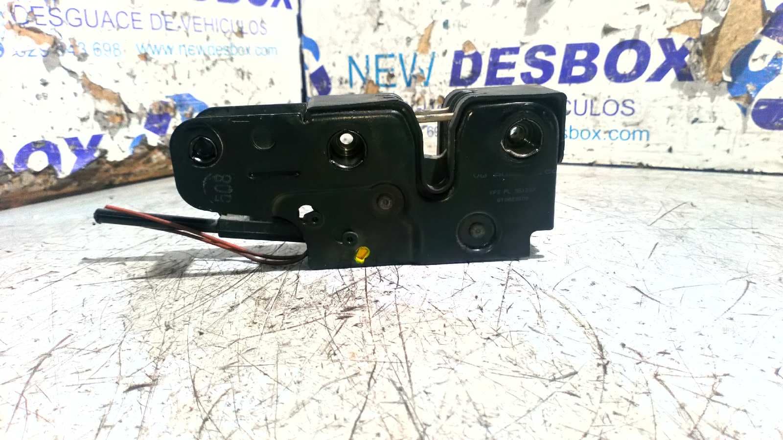 Recambio de CERRADURA CAPO para AUDI A4 BER. (B8) Basis CAG referencia OEM IAM 8T0823509   - NEGRO