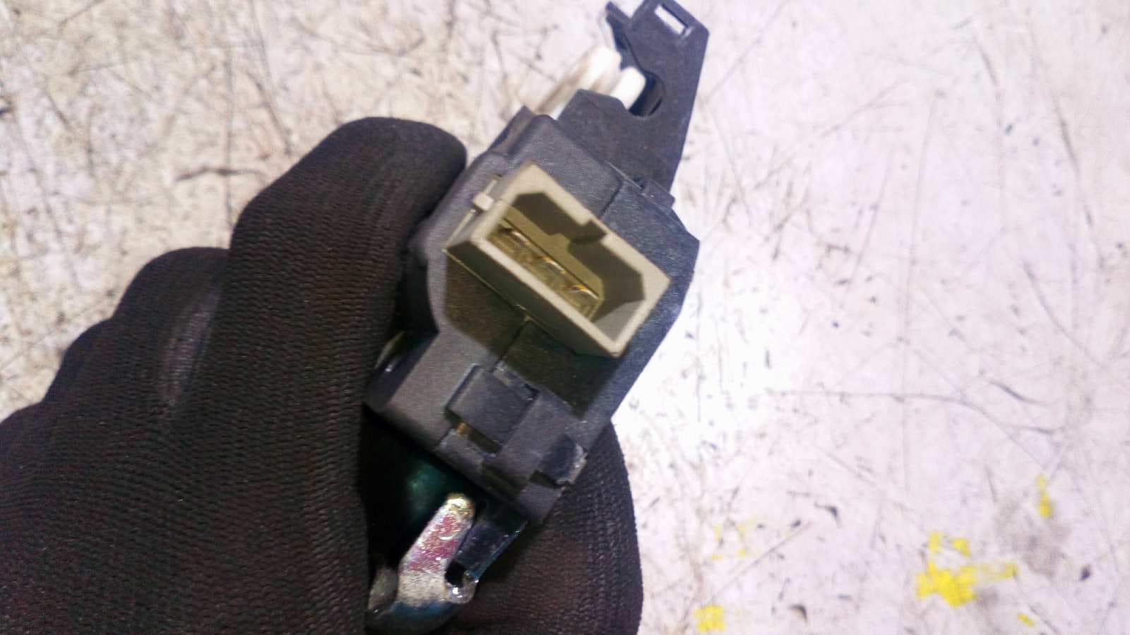 Recambio de CERRADURA MALETERO / PORTON para VOLKSWAGEN PASSAT BERLINA (3C2) referencia OEM IAM 4F5827505D 4
