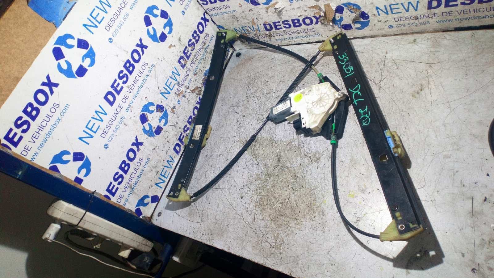 Recambio de ELEVALUNAS DELANTERO IZQUIERDO para AUDI A4 BER. (B8) Basis CAG referencia OEM IAM 8K0959801   - NEGRO