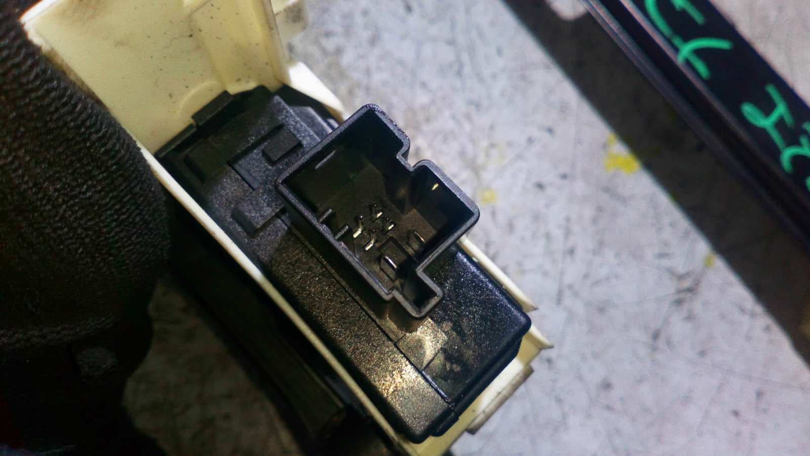 Recambio de ELEVALUNAS DELANTERO IZQUIERDO para AUDI A4 BER. (B8) Basis CAG referencia OEM IAM 8K0959801   - NEGRO 4