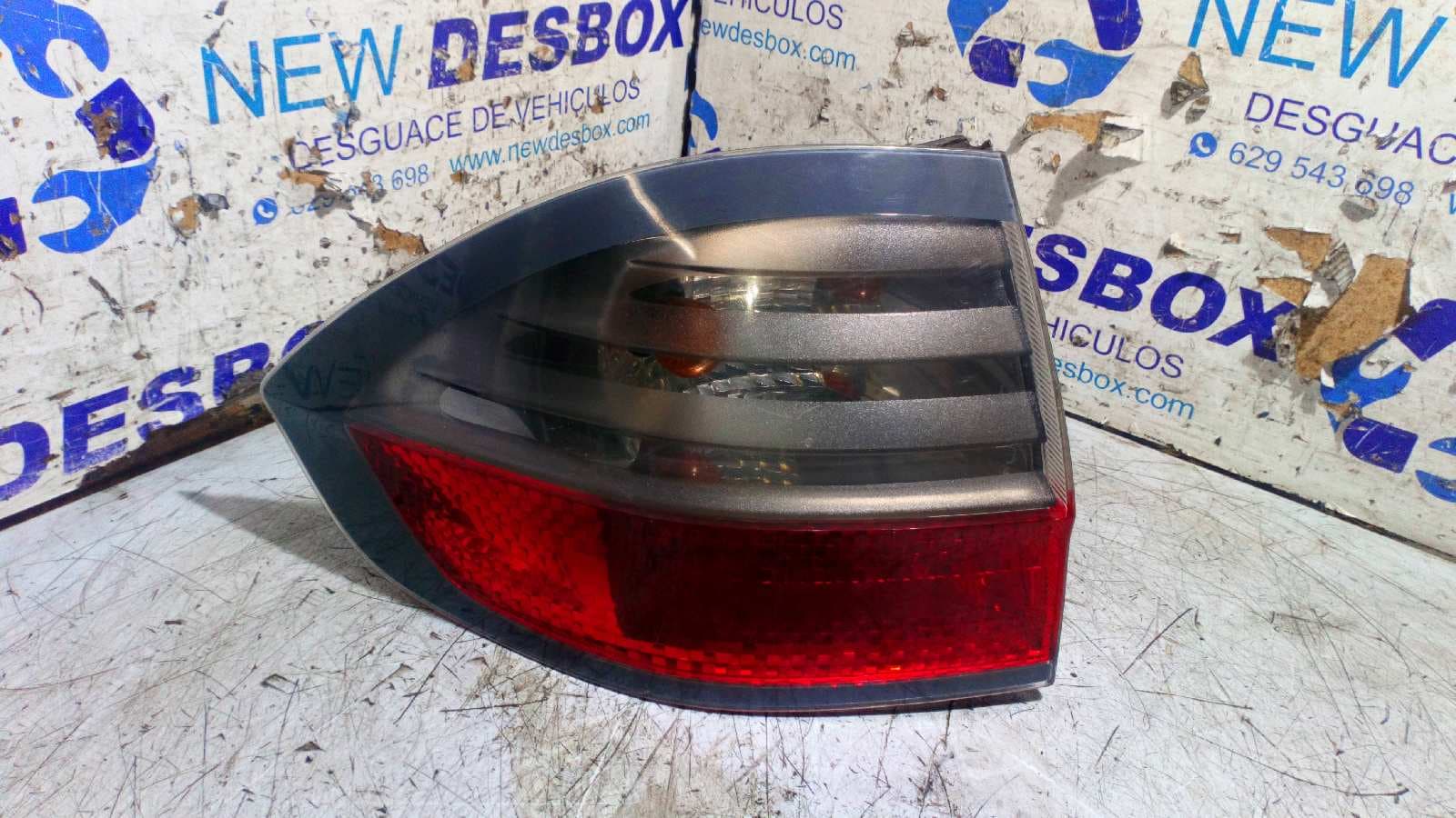 Recambio de PILOTO TRASERO IZQUIERDO para FORD S-MAX (CA1) Titanium (03.2010->) QXWB referencia OEM IAM 162492   - BLANCO