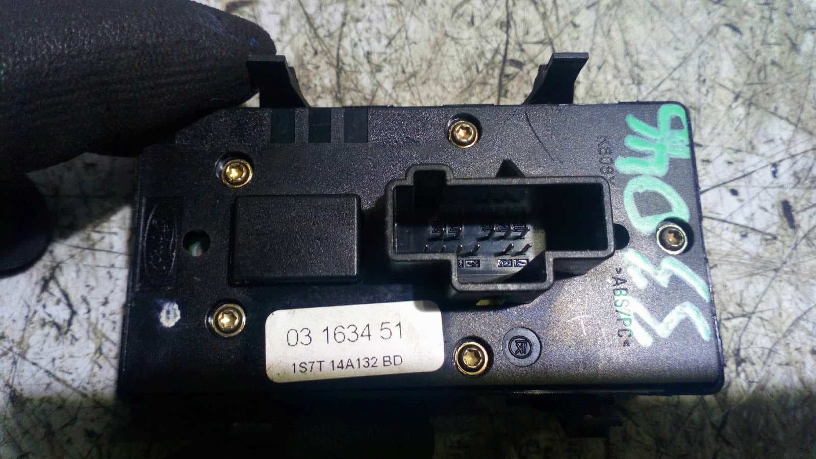 Recambio de MANDO ELEVALUNAS DELANTERO IZQUIERDO para FORD MONDEO BERLINA (GE) 1.8 CAT CHBA referencia OEM IAM 1S7T14A132BD    - GRIS 2