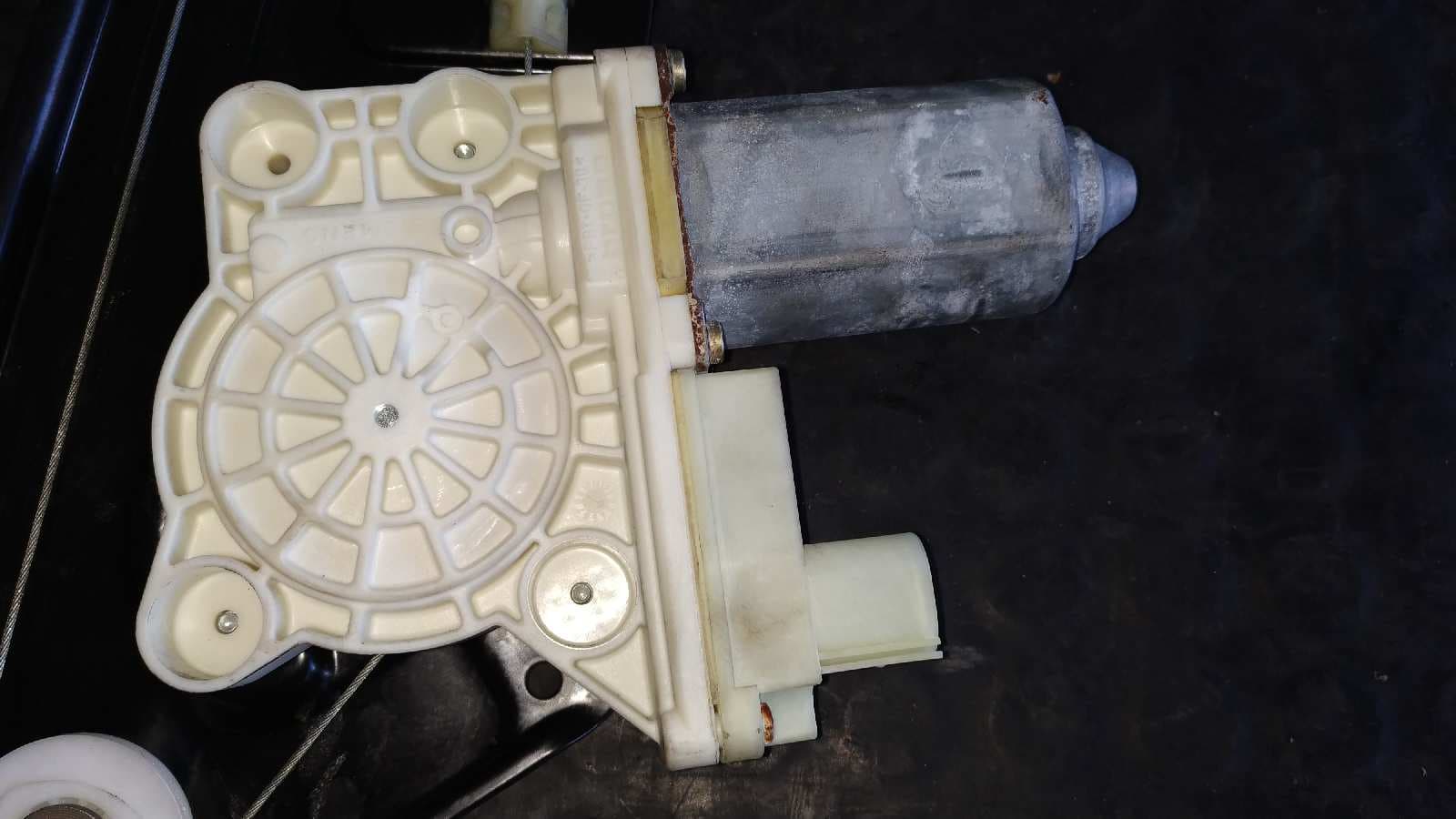 Recambio de ELEVALUNAS TRASERO DERECHO para BMW SERIE 7 (E65/E66) N73B60 referencia OEM IAM 7024814   - AZUL 2