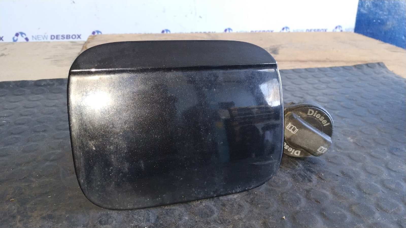 Recambio de TAPA EXTERIOR COMBUSTIBLE para AUDI A4 BERLINA (8E) BRE        referencia OEM IAM 4E0010376N   - NEGRO