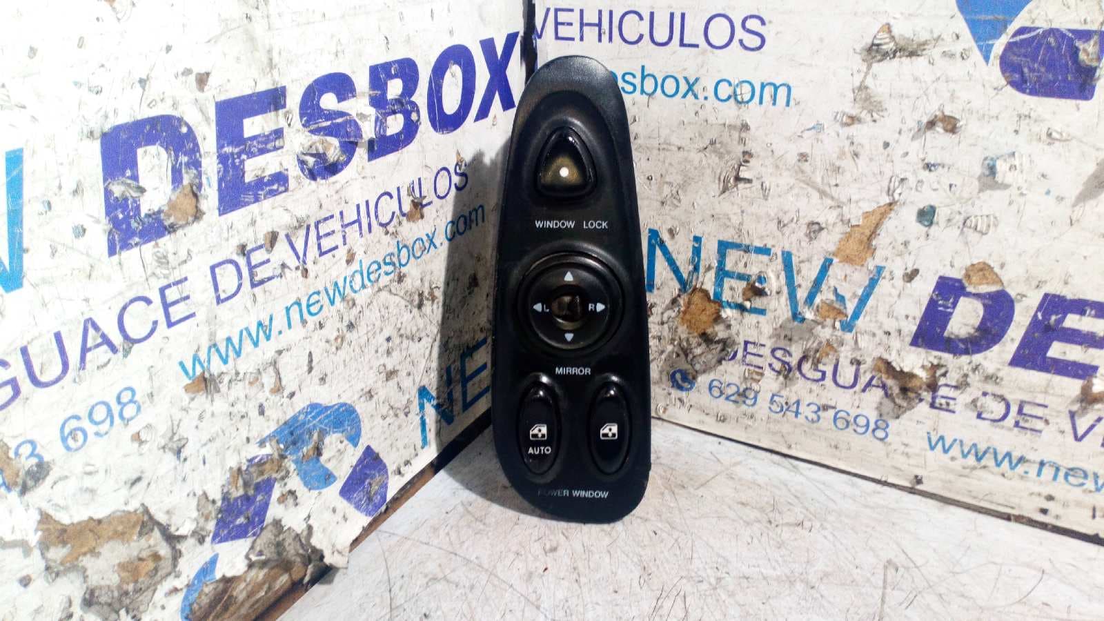 Recambio de MANDO ELEVALUNAS DELANTERO IZQUIERDO para HYUNDAI COUPE (J2) 1.6 16V CAT G4GR referencia OEM IAM 9357027000A   - PLATA