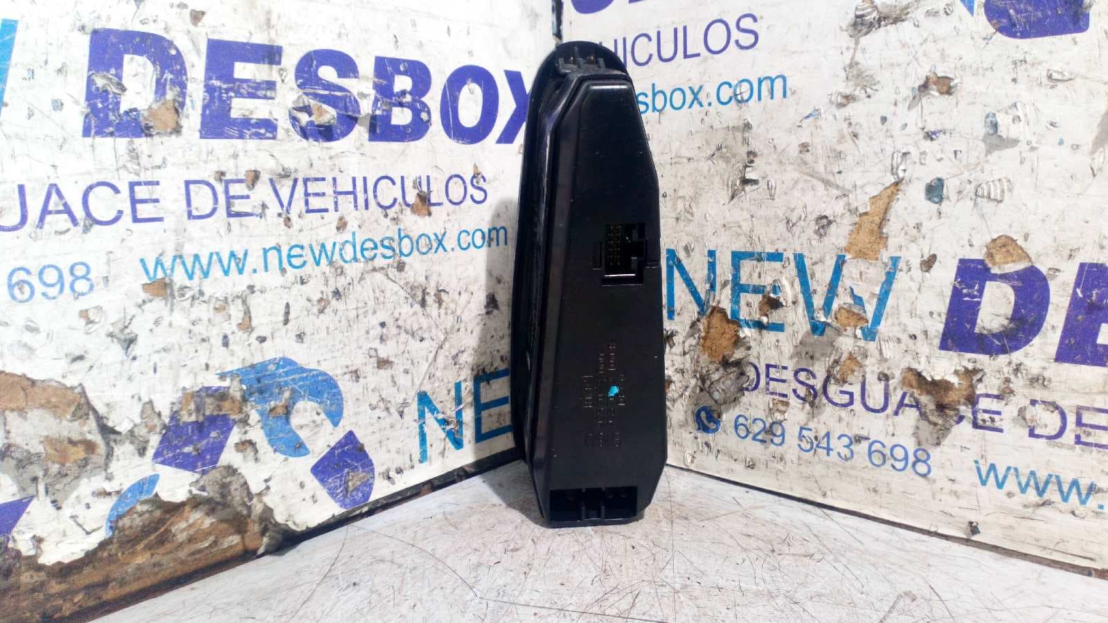 Recambio de MANDO ELEVALUNAS DELANTERO IZQUIERDO para HYUNDAI COUPE (J2) 1.6 16V CAT G4GR referencia OEM IAM 9357027000A   - PLATA 2