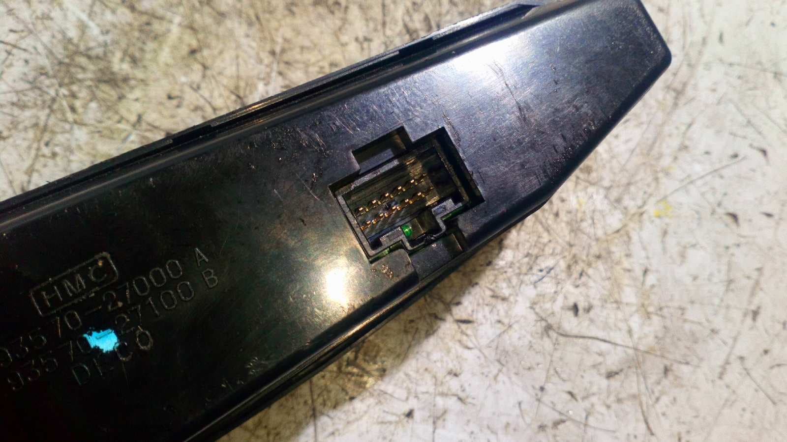Recambio de MANDO ELEVALUNAS DELANTERO IZQUIERDO para HYUNDAI COUPE (J2) 1.6 16V CAT G4GR referencia OEM IAM 9357027000A   - PLATA 3